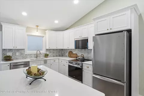 Kitchen - 2492 S Eifert Rd, Mason, MI 48854 photo 4 of 4