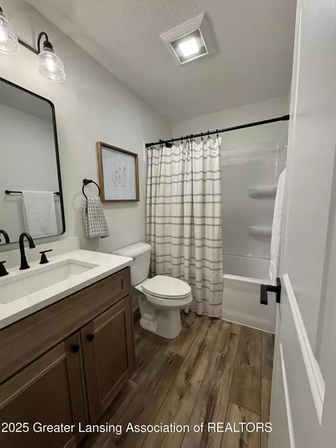 Bath - 2492 S Eifert Rd, Mason, MI 48854 photo 4 of 4