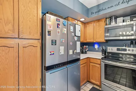 Kitchen - 1120 Sandhill Dr, Dewitt, MI 48820 photo 2 of 3