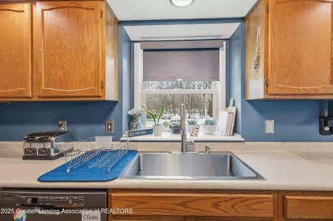 Kitchen - 1120 Sandhill Dr, Dewitt, MI 48820 photo 3 of 3