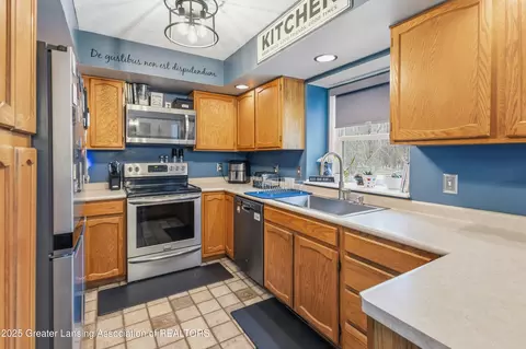 Kitchen - 1120 Sandhill Dr, Dewitt, MI 48820 photo 1 of 3