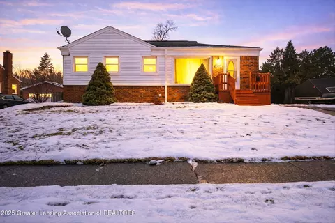 2209 Barstow Rd, Lansing, MI 48906