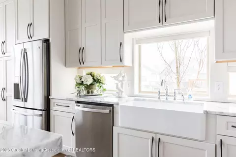 Kitchen - 16929 Willowbrook Dr, Haslett, MI 48840 photo 5 of 6