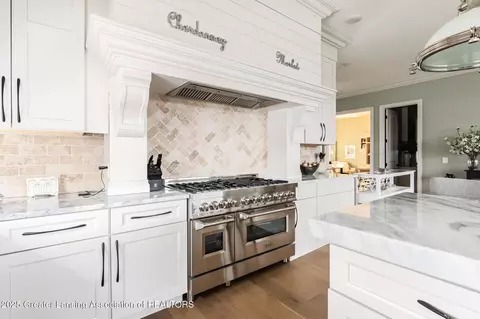 Kitchen - 16929 Willowbrook Dr, Haslett, MI 48840 photo 4 of 6