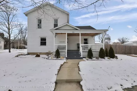 224 W Front St, Grand Ledge, MI 48837