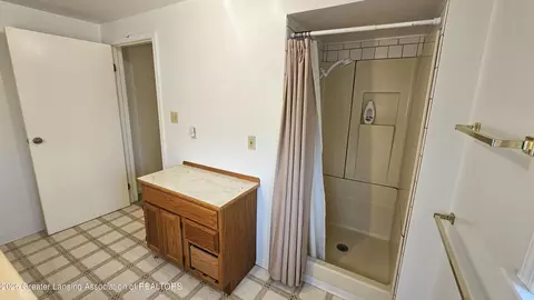 Bath - 227 Barber St, Ithaca, MI 48847 photo 4 of 4