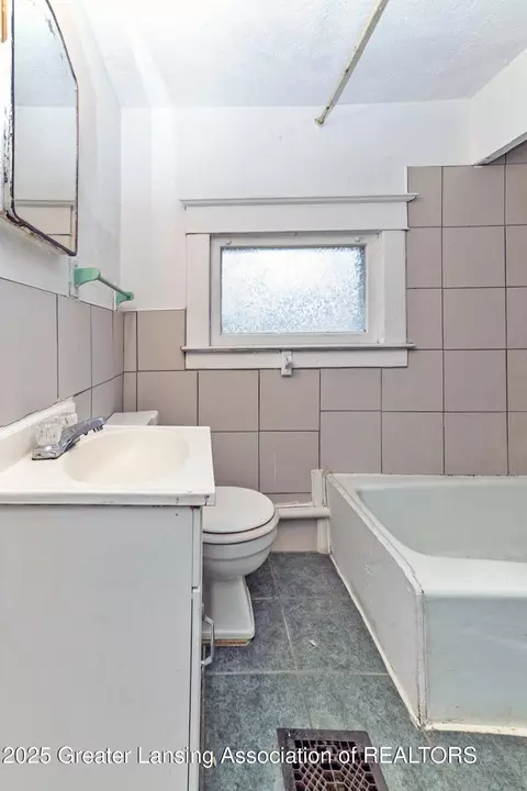 Bath - 1026 Eureka St, Lansing, MI 48912 photo 1 of 3
