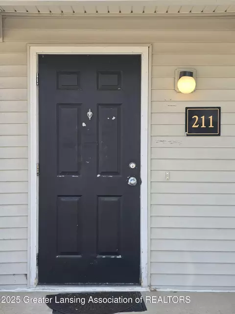 12967 Townsend Dr #211, Grand Ledge, MI 48837