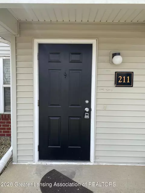 12967 Townsend Dr #211, Grand Ledge, MI 48837