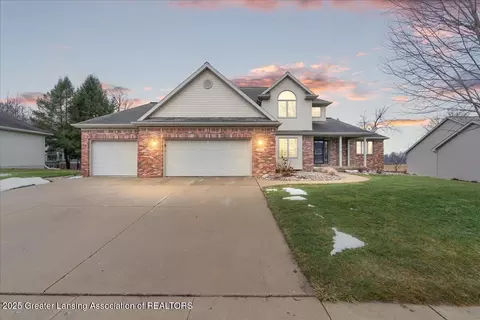 10807 Knockaderry Dr, Grand Ledge, MI 48837