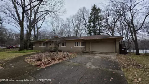 4702 Woodcraft Rd, Okemos, MI 48864