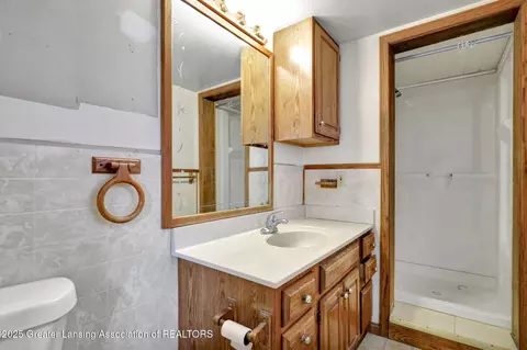 Bath - 314 W Washington St, Dewitt, MI 48820 photo 1 of 2