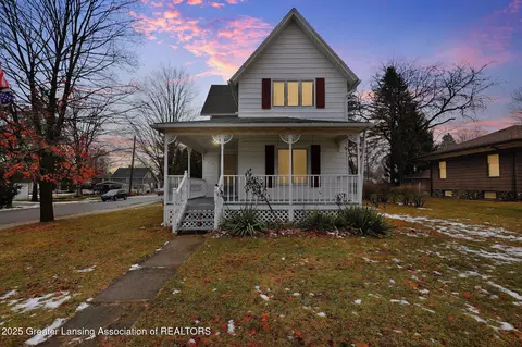 314 W Washington St, Dewitt, MI 48820