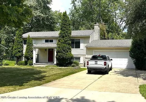 502 Gainsborough Dr, East Lansing, MI 48823