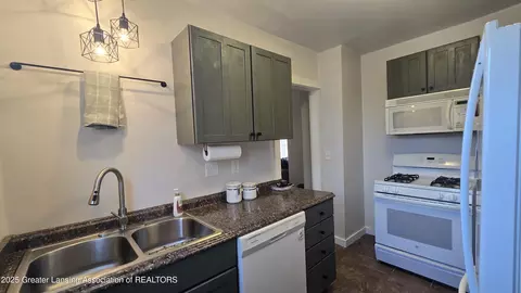 Kitchen - 206 Custer Ave, Lansing, MI 48912 photo 4 of 4