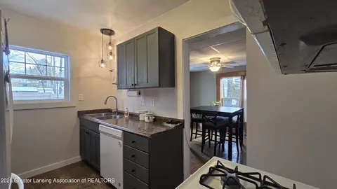 Kitchen - 206 Custer Ave, Lansing, MI 48912 photo 3 of 4