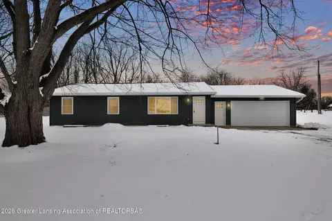 56 S Onondaga Rd, Mason, MI 48854
