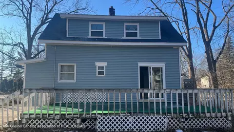 5684 Shaw St, Haslett, MI 48840