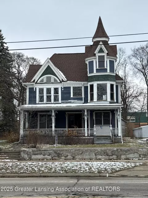 327 E Lawrence Ave, Charlotte, MI 48813