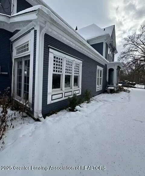 Exterior - 327 E Lawrence Ave, Charlotte, MI 48813 photo 2 of 7