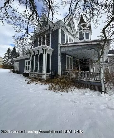 Exterior - 327 E Lawrence Ave, Charlotte, MI 48813 photo 3 of 7