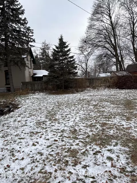 Exterior - 327 E Lawrence Ave, Charlotte, MI 48813 photo 5 of 7