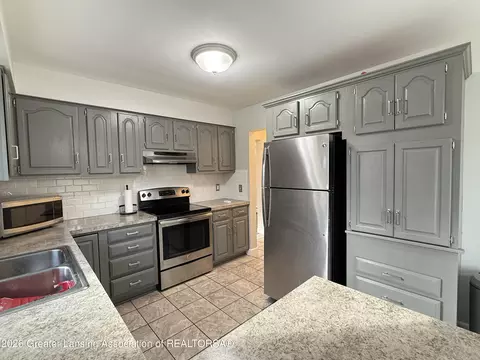 Kitchen - 1465 Primrose Ln, Dewitt, MI 48820 photo 2 of 2