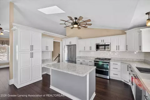 Kitchen - 6345 Lovejoy Rd, Perry, MI 48872 photo 3 of 5