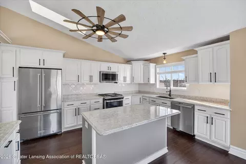 Kitchen - 6345 Lovejoy Rd, Perry, MI 48872 photo 4 of 5