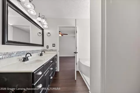 Bath - 6345 Lovejoy Rd, Perry, MI 48872 photo 1 of 3