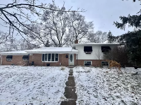 3824 Schlee St, Lansing, MI 48910