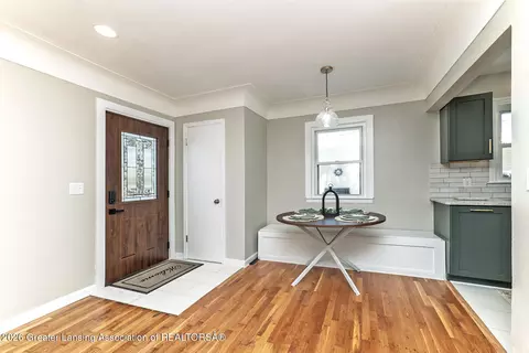 Entry Way - 208 N Dibble Ave, Lansing, MI 48917 photo 1 of 2