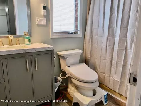 Bath - 4875 Wilcox Rd, Holt, MI 48842 photo 1 of 5