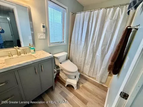 Bath - 4875 Wilcox Rd, Holt, MI 48842 photo 2 of 5