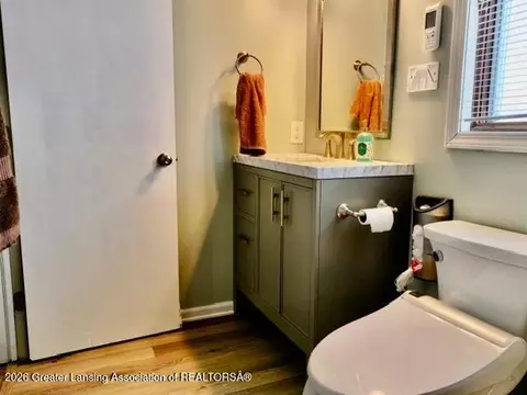 Bath - 4875 Wilcox Rd, Holt, MI 48842 photo 3 of 5