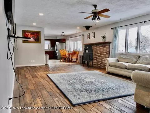 Living - 4875 Wilcox Rd, Holt, MI 48842 photo 4 of 4