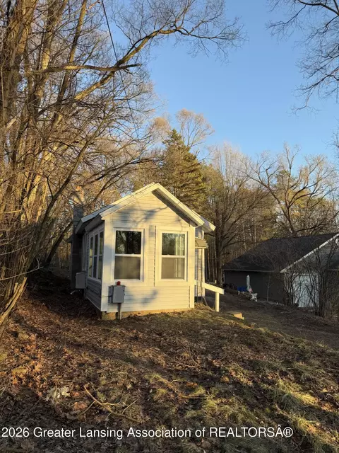 2401 Vining St, Jackson, MI 49203