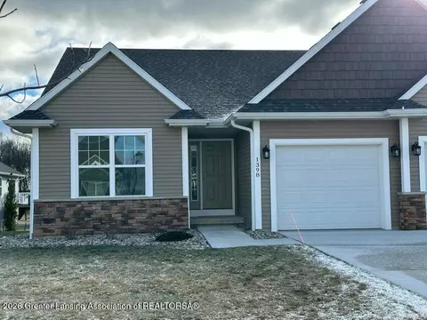 1398 Superior Dr #27, Saint Johns, MI 48879