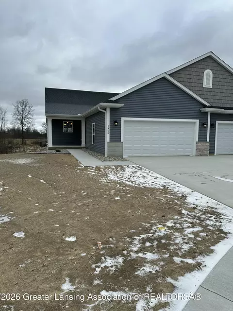 1465 Superior Dr #17, Saint Johns, MI 48879