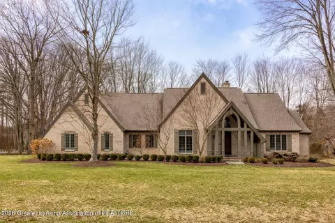 6445 Oakencliffe Ln, East Lansing, MI 48823