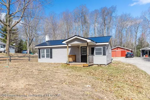 412 N Scott Dr, Farwell, MI 48622