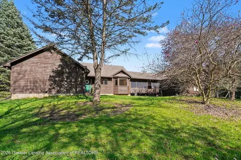610 Barry Rd, Haslett, MI 48840