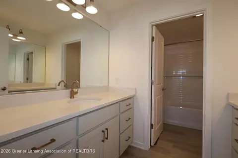 Bath - 3535 Stanwood Dr, Dewitt, MI 48820 photo 3 of 4