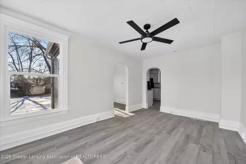 409 Garfield St, Jackson, MI 49203 photo 4