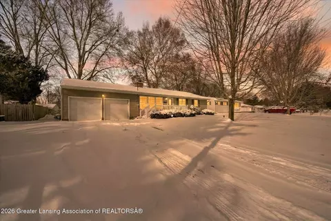 15760 Greenway Dr, Lansing, MI 48906