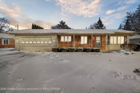 1005 S Swegles St, Saint Johns, MI 48879