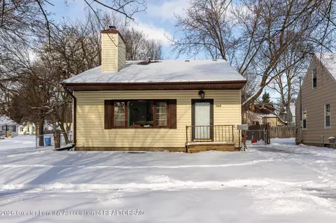 705 Hunter Blvd, Lansing, MI 48910