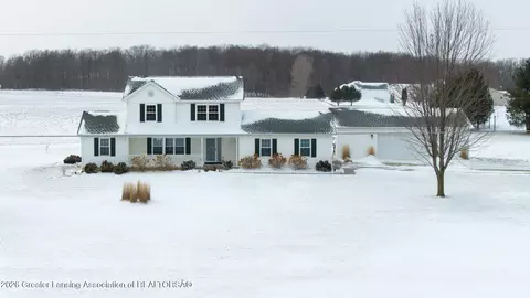 1059 Tori Trl, Charlotte, MI 48813