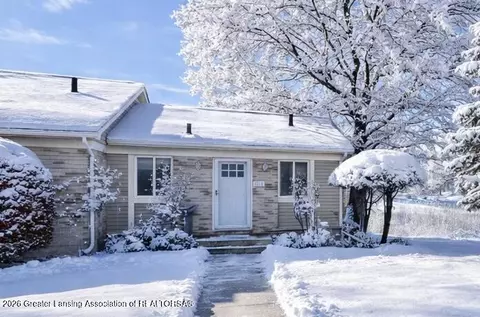 1918 Lac Du Mont Dr, Haslett, MI 48840