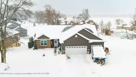 11136 Resort Rd, Pleasant Lake, MI 49272